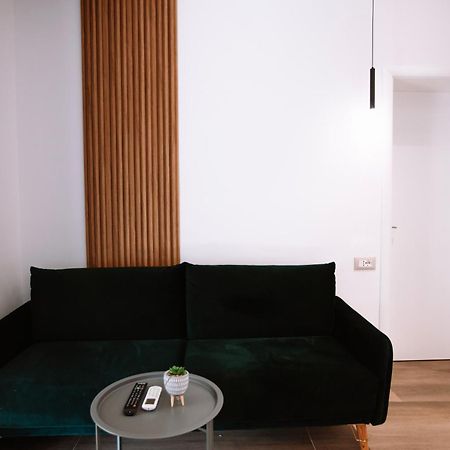 Barrikada Str Modern Apartments - The Nest Тирана Экстерьер фото