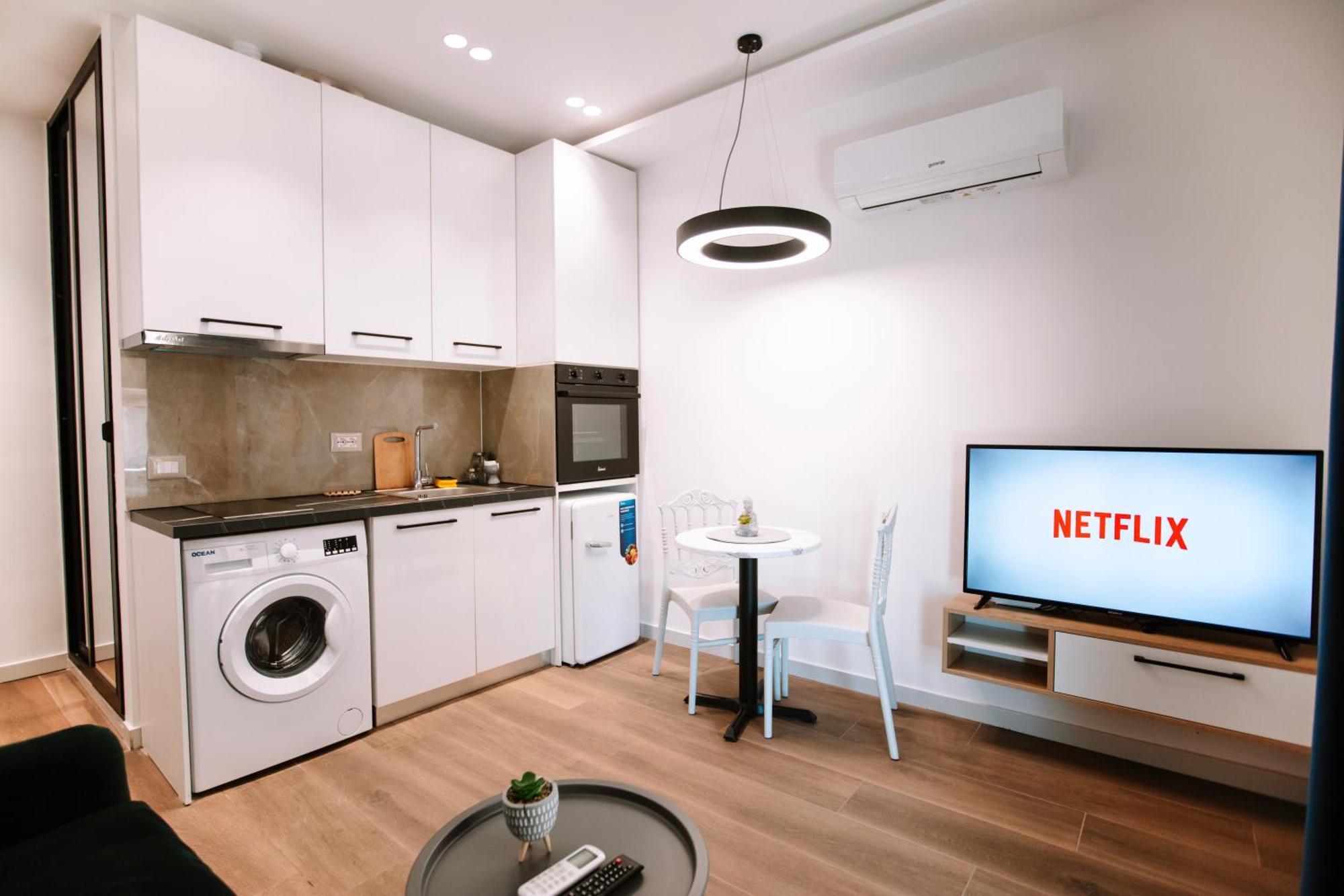 Barrikada Str Modern Apartments - The Nest Тирана Экстерьер фото