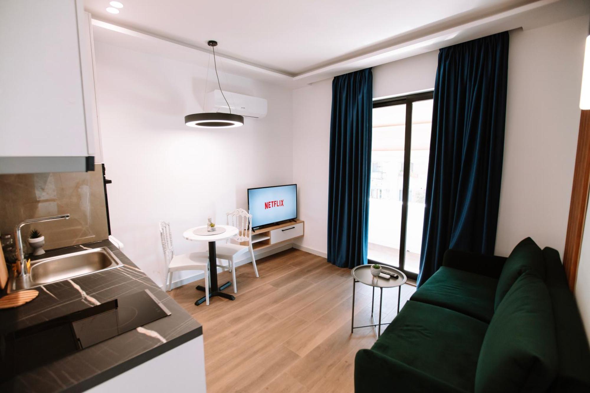 Barrikada Str Modern Apartments - The Nest Тирана Экстерьер фото