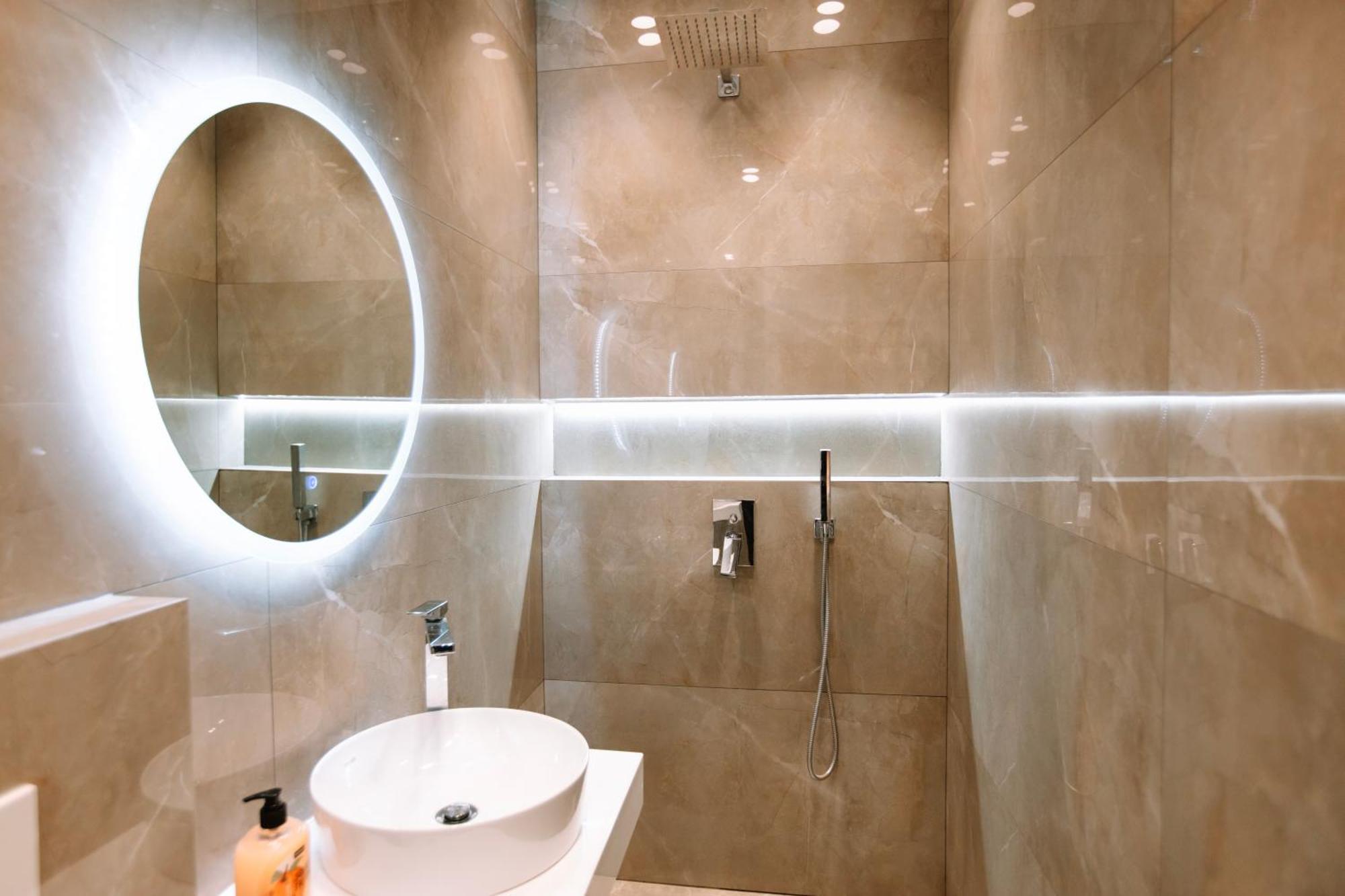 Barrikada Str Modern Apartments - The Nest Тирана Экстерьер фото