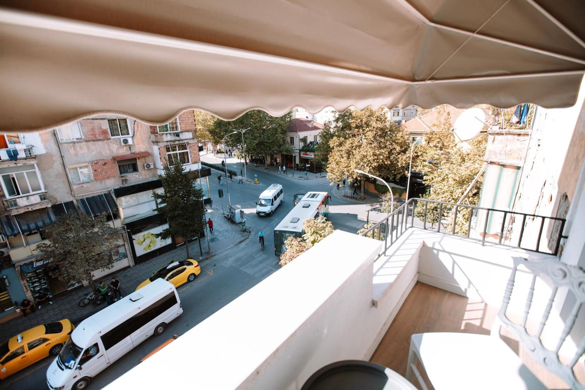 Barrikada Str Modern Apartments - The Nest Тирана Экстерьер фото